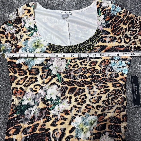 Printed lace order sleeve animal and floral print body con dress. - Picture 10 of 11